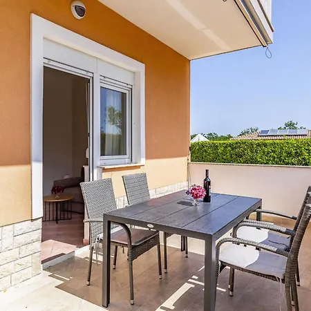 Rok 2 By Interhome Daire Pula