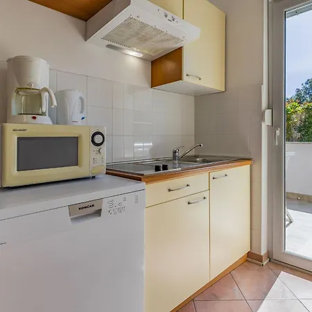 Rok 2 By Interhome Pula