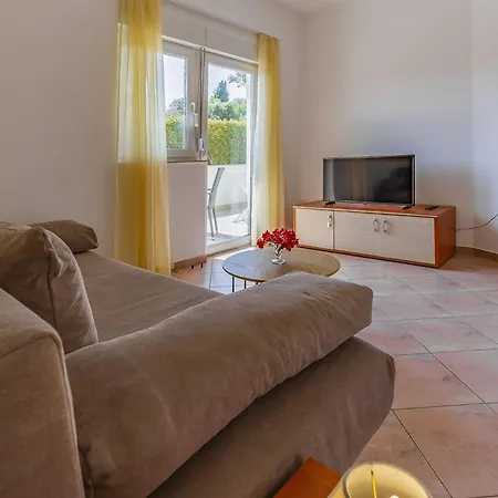 Rok 2 By Interhome * Pula