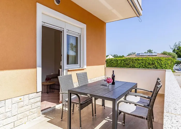 Rok 2 By Interhome Lägenhet Pula